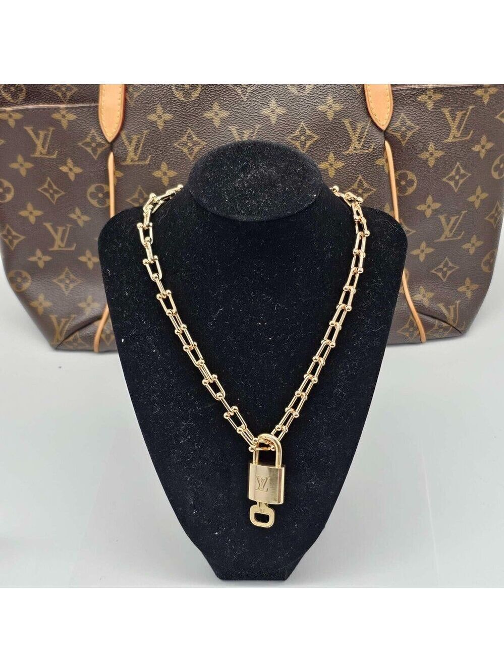 Authentic Louis Vuitton Lock & Key w/ Unbranded Gold Plated Gold Chain Necklace